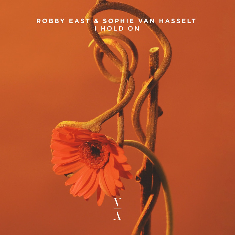 Robby East - I Hold On (feat. Sophie van Hasselt) (Extended Mix)