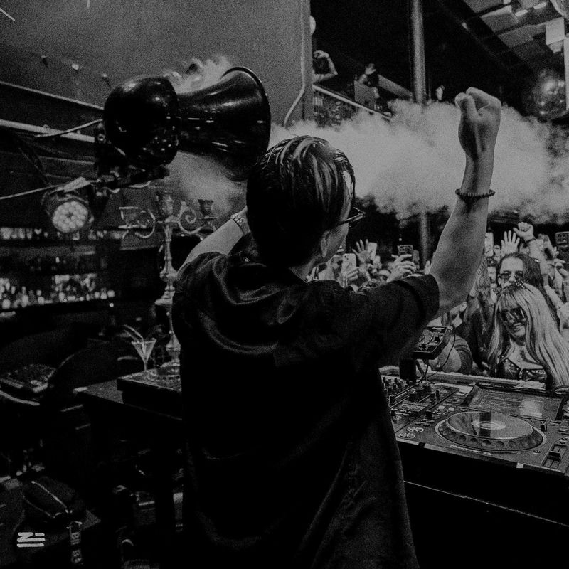 Zhu & Badwolf - Smoke Up In The Air (Original Mix)